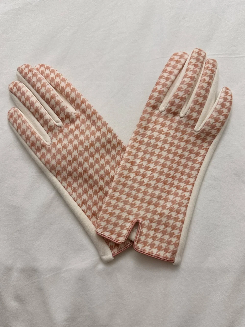 LC Lauren Conrad Cream and Dusty Pink Houndstooth Gloves